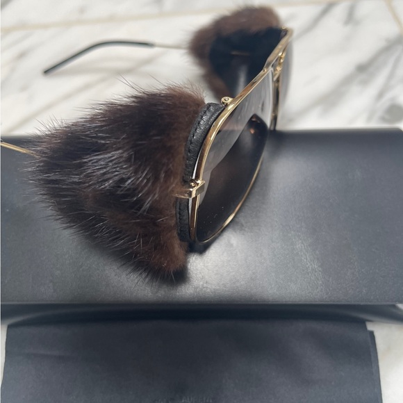 SAINT LAURENT DETACHABLE NATURAL MINK FUR ON SUNGLASSES, SO COOL FOR FUR FANS❣️ - Picture 4 of 16